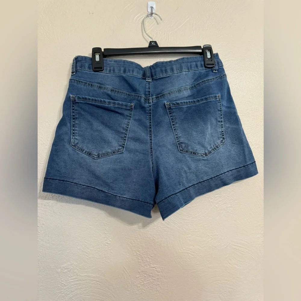 Refuge, size 10, jeans shorts. - Picture 6 of 7